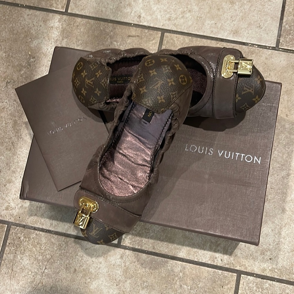 Louis Vuttion lucky flats.